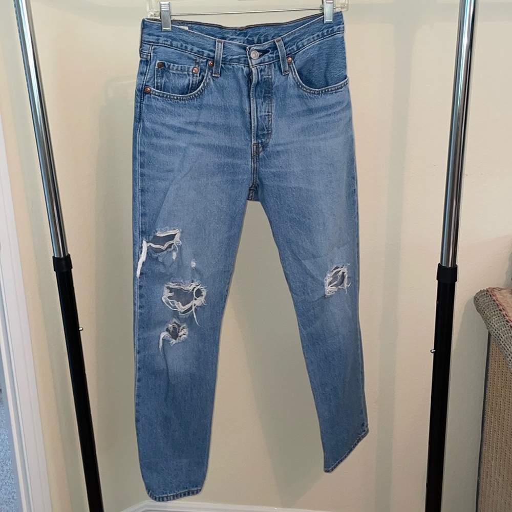 Levi Ripped Jeans